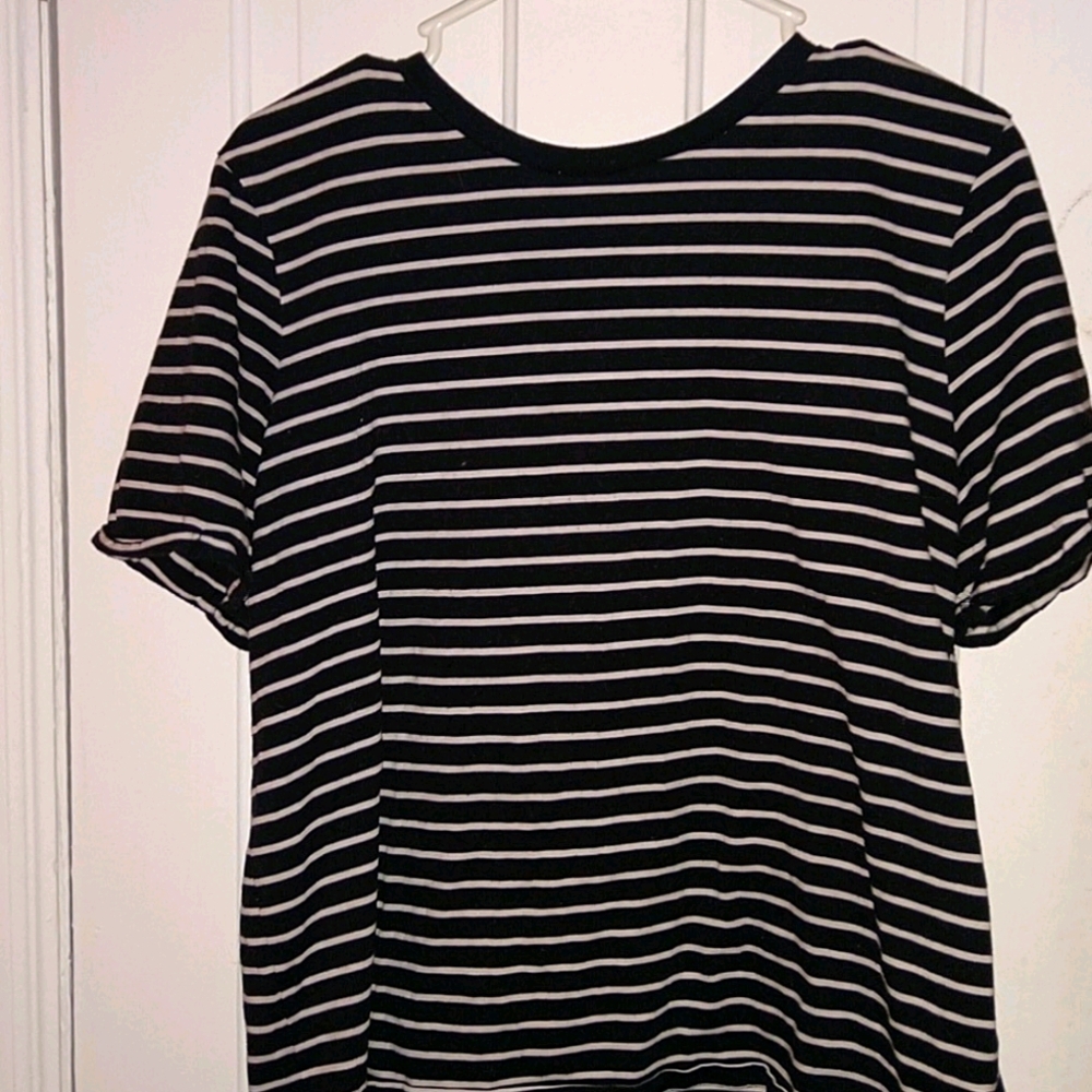 A tee shirt